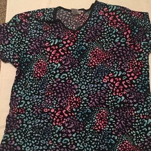 Scrub top leopard print